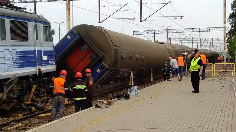 Zderzenie pociągów w Smętowie Granicznym. 28 osób poszkodowanych [ZDJĘCIA]