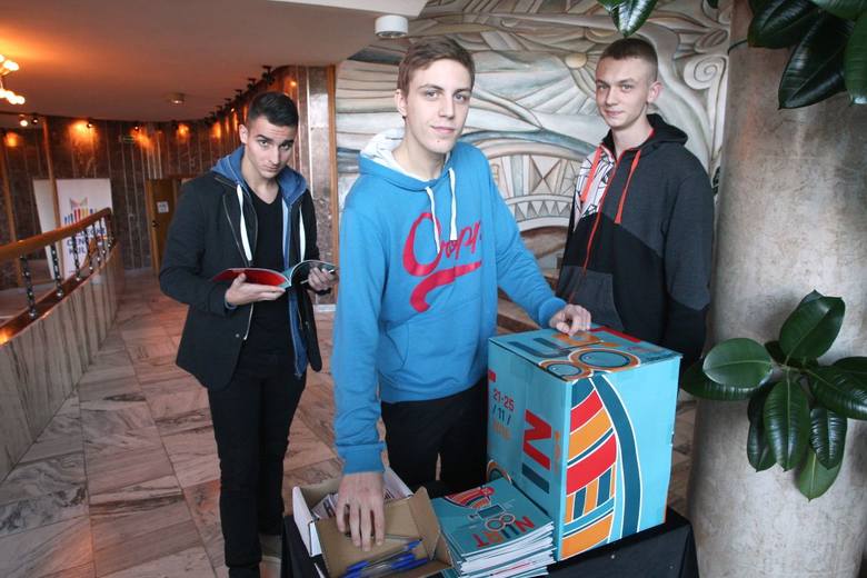 Kieleccy licealiści Mateusz, Bartek i Łukasz pierwszego dnia pokazów konkursowych zagłosowali na najlepszy film.