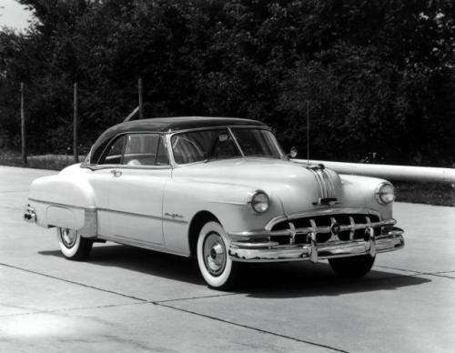 Fot. General Motors: Pontiac z 1950 roku ma już proporcje nowoczesnego samochodu