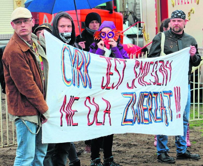 - Chcemy, by cyrki nie miały wstępu do miasta - mówili demonstranci.