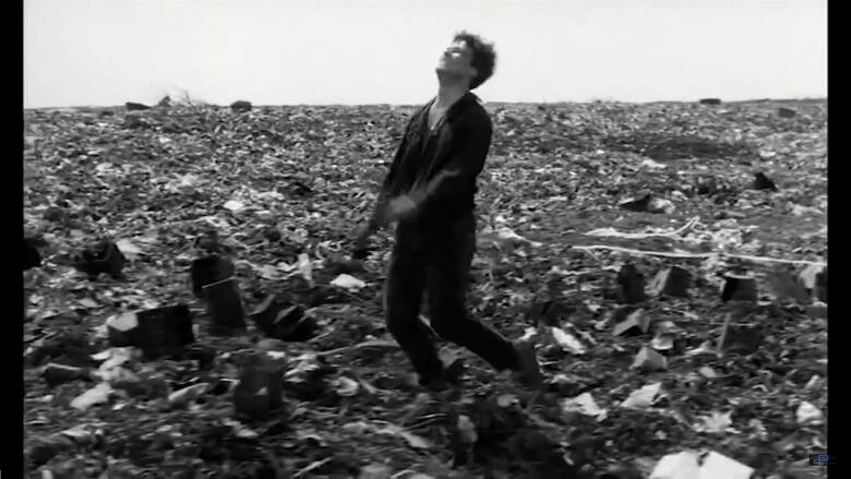 Film Andrzeja Wajdy pozwolił utrwalić obraz wzgórza Gajowego na długo przed tym, co znamy dziś. Depresyjny obrazek.