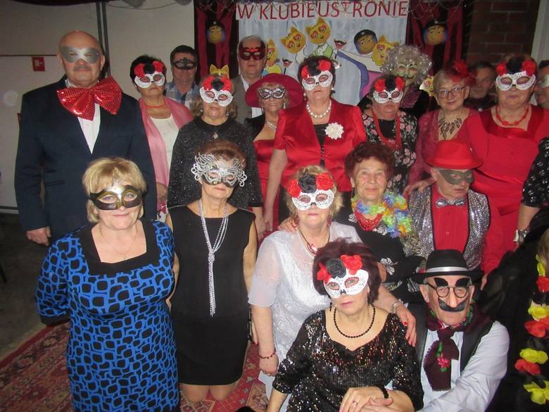 Klub Seniora Ustronie zorganizował spotkanie ostatkowe. We wtorek, 5 marca, członkowie klubu pożegnali karnawał muzyką i tańcami. Ponieważ przybyło wielu „przebierańców”, spotkanie przekształciło się w bal maskowy.