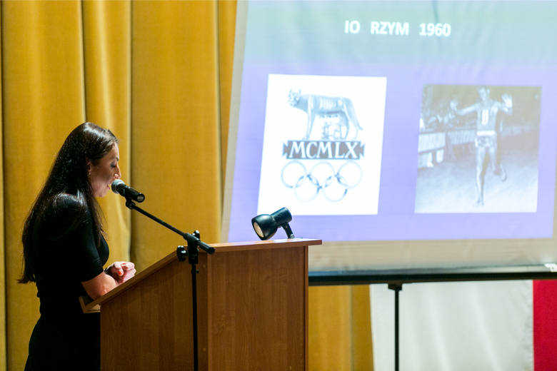 Kiedy tej jesieni doktor Justyna Kowalczyk, wygłaszała wykład inauguracyjny na krakowskiej AWF umiała skupić na sobie uwagę.