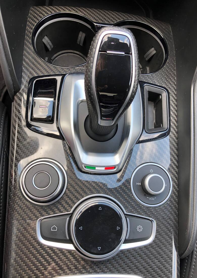 Giulię oficjalnie zaprezentowano w czerwcu 2015 roku w 105. rocznicę istnienia marki Alfa Romeo. Pierwszą zaprezentowaną wersją był sportowy model Quadrifoglio