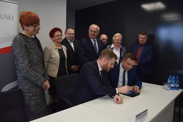 Do podpisania umowy między wiceministrem zdrowia a prezesem słubickiego szpitala doszło w Lubuskim Urzędzie Wojewódzkim.