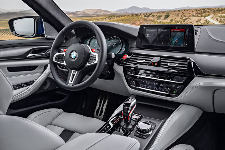 Nowe BMW M5Wraz z nowym M5 BMW M GmbH wchodzi na nowe tereny: po raz pierwszy sportowa limuzyna będzie wyposażona w napęd na cztery koła. Tym samym BMW