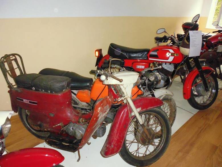 Jeleśnia.  To właśnie tutaj znajduje się otwarte przed kilkoma tygodniami Muzeum Motóra z wyjątkową kolekcją motocykli z czasów PRL. Warto tu wpaść<br /> 