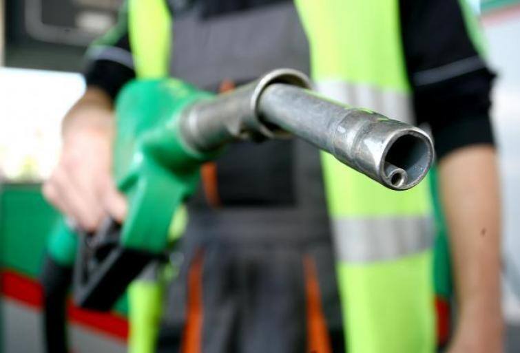 Ceny paliw - benzyna i olej napędowy tanieją, bez zmian LPG