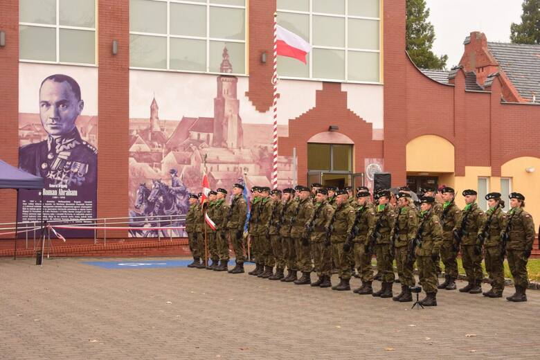 Na ścianie zespołu szkół we Wschowie powstał patriotyczny mural.