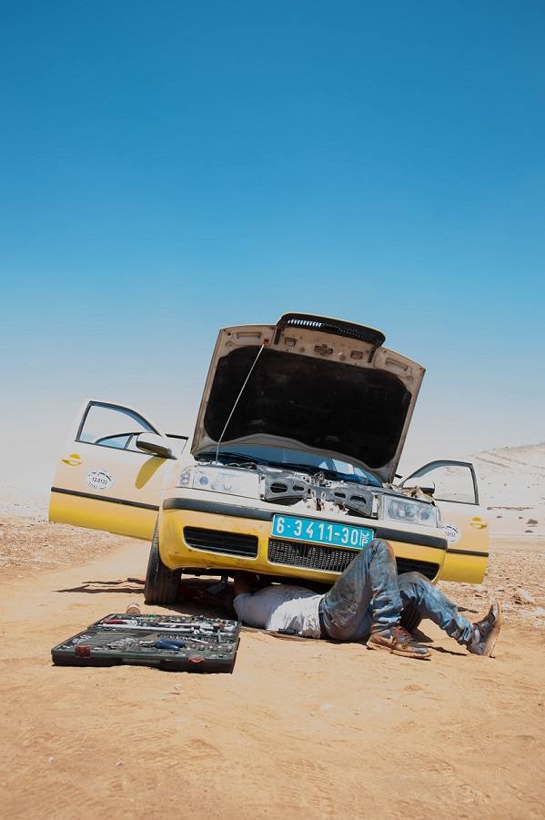 Al Haididya. Szybka naprawda samochodu na środku pustyni