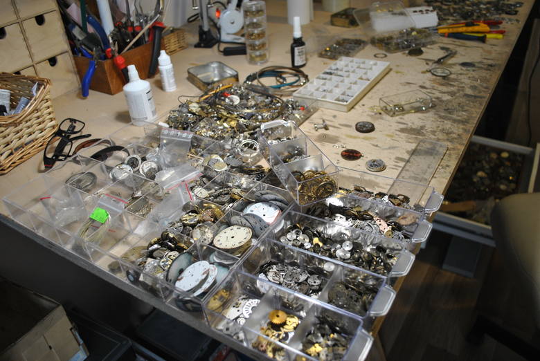 O drugim życiu zegarków, czyli industrialna biżuteria z niepotrzebnych pamiątek 