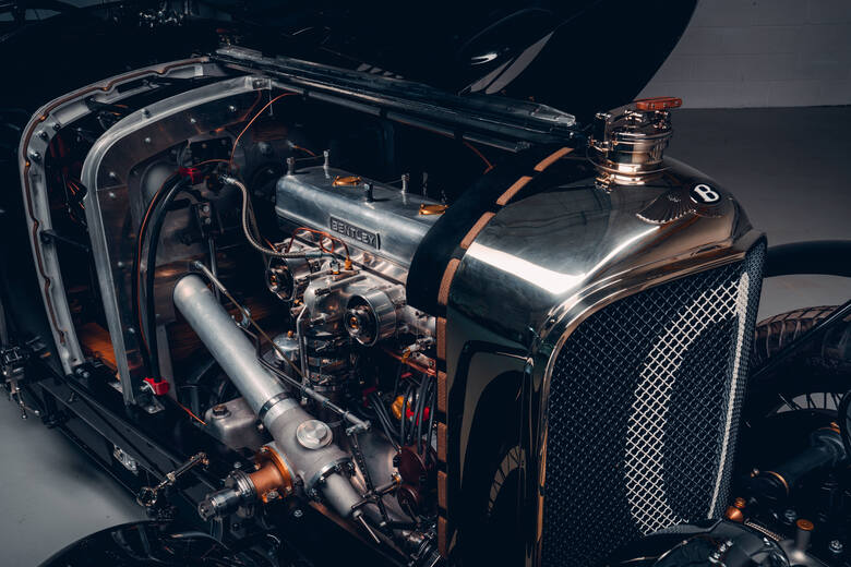 Po 40 000 godzin pracy zespół Bentley Mulliner ukończył konstruowanie prototypu modelu Bentley Blower pochodzącego sprzed 90 lat. Pojazd jest pierwszym
