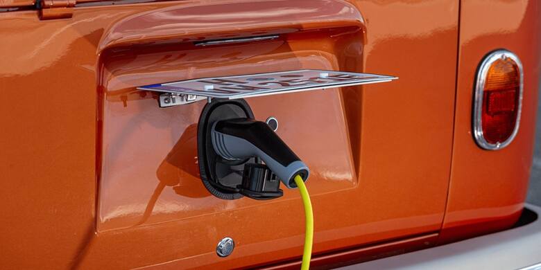 Volkswagen e-BULLIModel e-BULLI to w pełni elektryczny, bezemisyjny samochód. Auto koncepcyjne, wyposażone w najnowsze, pochodzące z elektrycznych samochodów