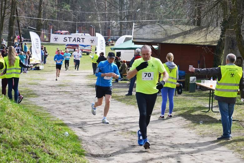 Na starcie II Biegu Integracyjnego Regionu Kozła pojawiło się ponad 100 biegaczy. 