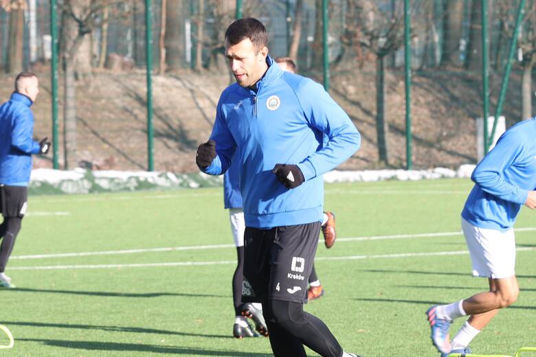 Odejdzie: ADRIAN JURKOWSKIObrońca jest wypożyczony z Wieczystej na cały sezon. Prawdopodobnie wiosną zagra w jednym z IV-ligowych klubów.