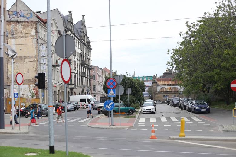 Hala zegarowa starego dworca w Katowicach grozi zawaleniem w każdej chwili