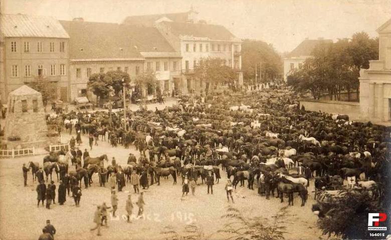 Stary Rynek w Łowiczu. Nieistniejące już pomniki zaborców [Zdjęcia]