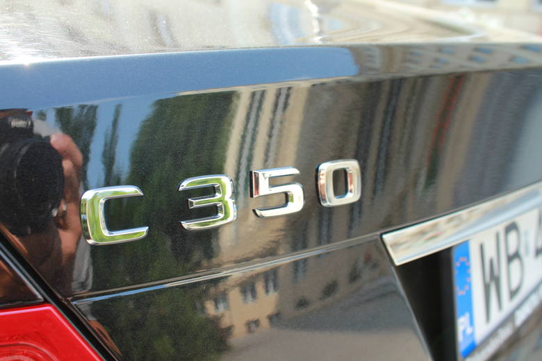 Mercedes klasy C to następca popularnego w latach 1982-1993 modelu 190, nazywanego przez kierowców „Baby Benz”. 190-ka była oznaczana symbolem W201.