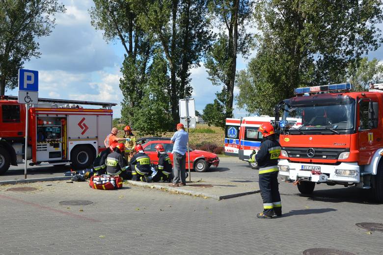 Uczestnicy wypadku byli trzeźwi. Jego przyczyny i okoliczności badają funkcjonariusze Komendy Powiatowej Policji w Łowiczu.<br /> 