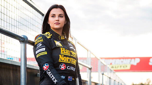 Australijska kierowca wyścigowa Renee Garcia zarobiła pieniądze na treściach dla dorosłych i wróciła do sportu