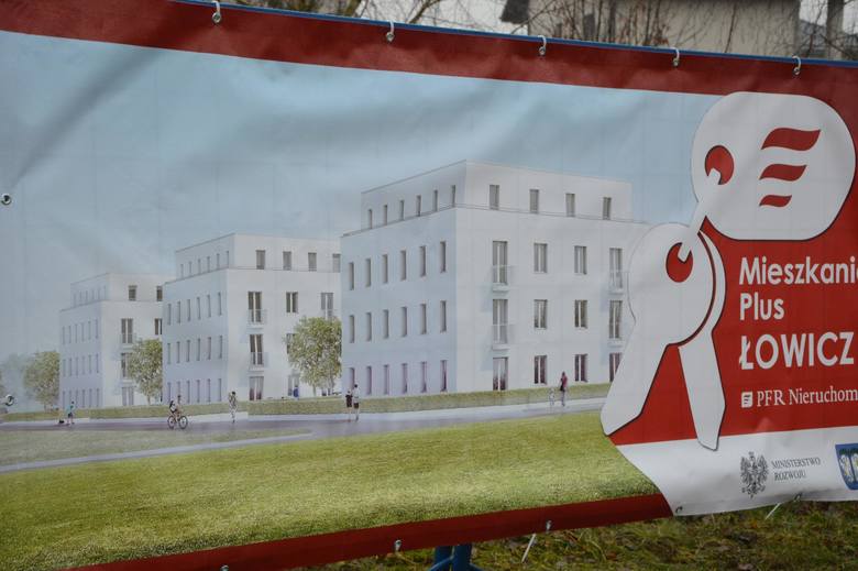 Program Mieszkanie Plus. Wbito szpadle pod trzy nowe bloki w Łowiczu [ZDJĘCIA]