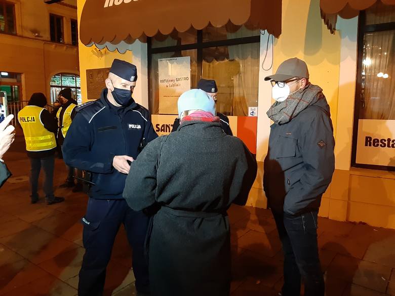 Strajk Kobiet w Lublinie. Policja próbowała zatrzymać protest. Na koniec legitymowała uczestników. Czytaj relację