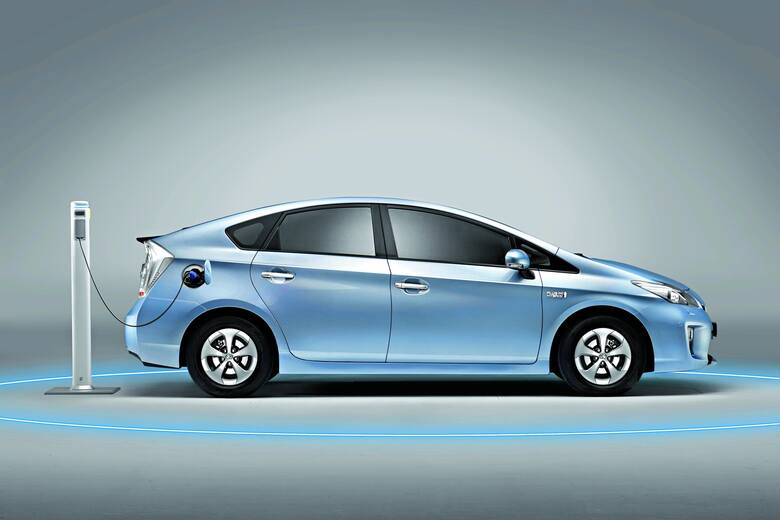Toyota Prius plug-in to skrzyżowanie hybrydy z autem elektrycznym (jak Volt/Ampera), ale z przewagą hybrydy. Zasięg na akumulatorach ok. 20 km Fot: Zdjęcia
