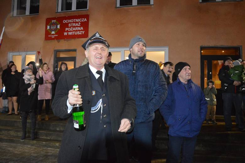 Mieszkańcy Wituszy pod Łowiczem przywitali pierwszy nowy wóz gaśniczy miejscowej OSP [ZDJĘCIA]