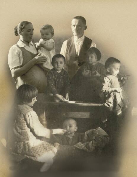Zdjęcie rodziny Ulmów wykonane zapewne niedługo przed śmiercią. Wiktoria spodziewała się wtedy kolejnego dziecka.