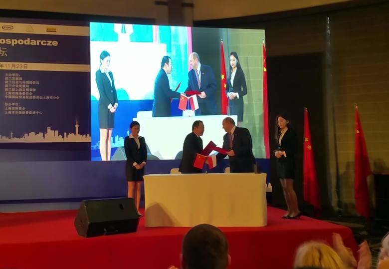Podpisanie umowy między OSM w Łowiczu a chińską spółką rządową
