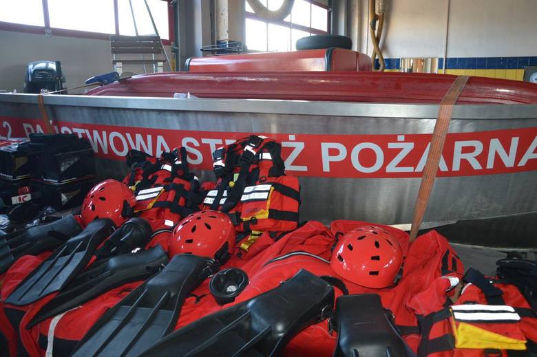 PSP w Łowiczu pozyskała sprzęt do ratownictwa wodnego i przeciwpowodziowego [ZDJĘCIA]