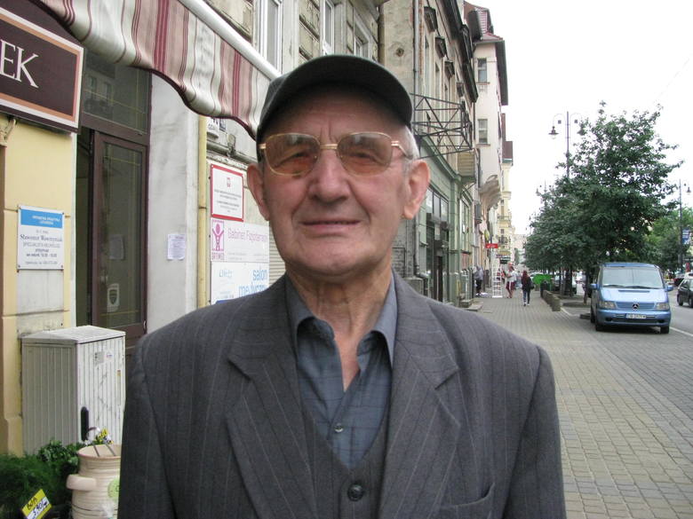 Czesław Perkowski, emeryt z Drzewianowa:<br /> - Trzeba interesować się polityką,  sprawami swojego kraju, ale nie należy mieszać jej w sprawy, które z polityką nie mają nic wspólnego. Aktualna nazwa dobrze się przyjęła, a ludzie już się do niej przyzwyczaili.