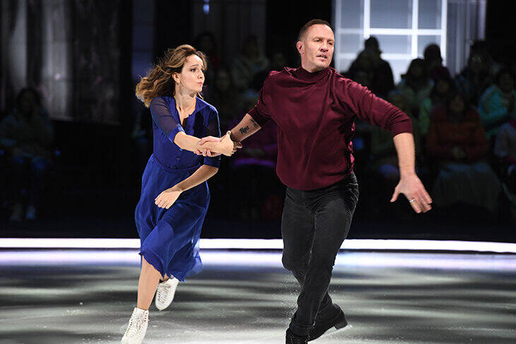 Roman Kostomarow jeszcze na przełomie grudnia i stycznia uczestniczył w tanecznych pokazach na lodzie