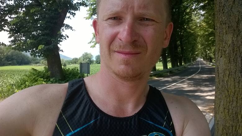 Piotr Wiśniewski z Bydgoszczy każdego dnia przemierzał na rowerze ponad 100 kilometrów. Noce spędzał w namiocie.