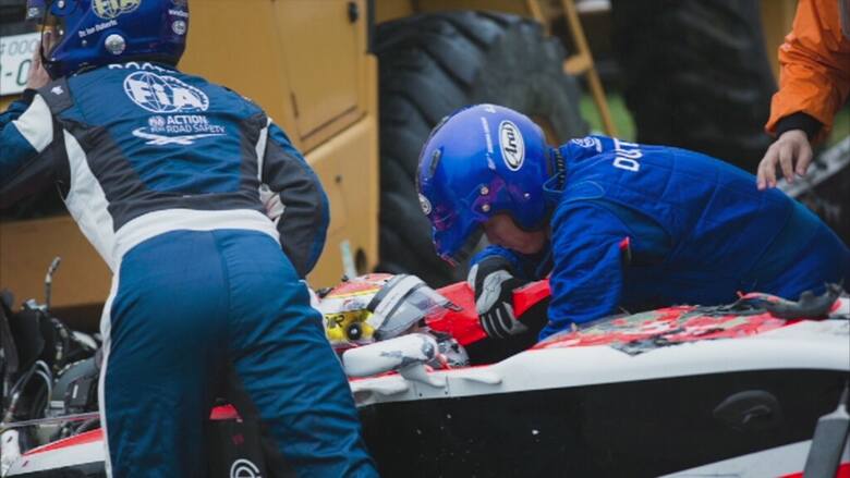 Akcja ratunkowa po wypadku Julesa Bianchi, fot. Foto Olimpik/x-news
