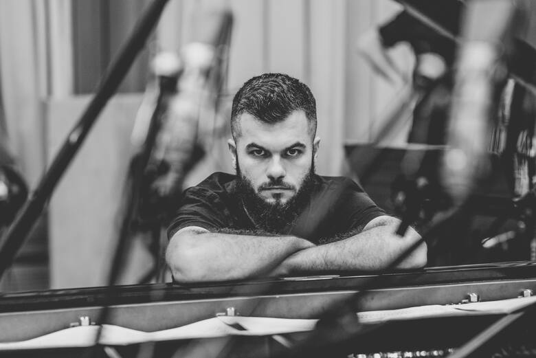 Łukasz Ojdana, pianista jazzowy i kompozytor, współpracuje z najlepszymi