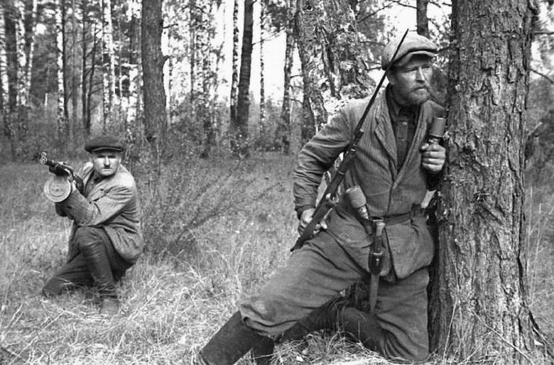 Żołnierze 3 Wileńskiej Brygady Armii Krajowej. Razem z partyzantami „Sablewskiego” uczestniczyli w operacji „Ostra Brama”