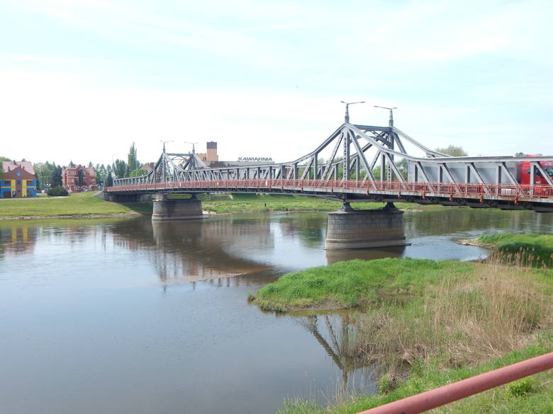 Wygląda na to, że 110-letni most w Krośnie jeszcze długo będzie jedyną przeprawą przez rzekę. 