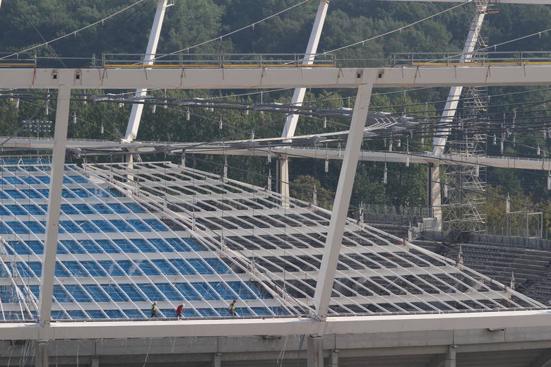Dach nad Stadionem Śląskim powinniśmy zobaczyć jesienią, ale otwarcie obiektu zaplanowane jest na pierwszą połowę 2017 roku