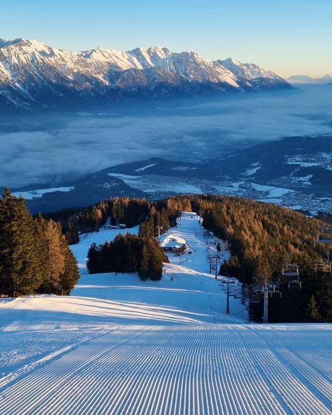 Tramwajem na słowacki stok w austriackim Tyrolu? Muttereralm - to jazda na nartach z widokiem na bajkowy Innsbruck!