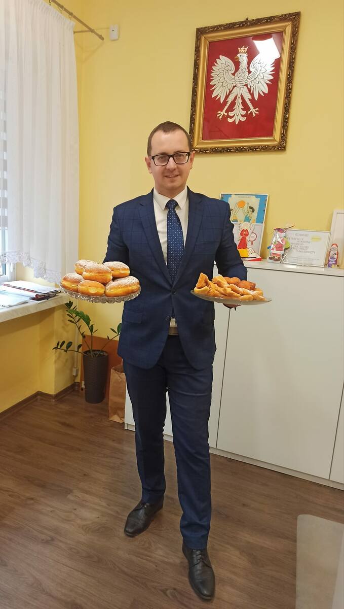 Wojciech Panek, dyr. "Ekonomika" w Olkuszu też jest pączkożercą i faworkożercą