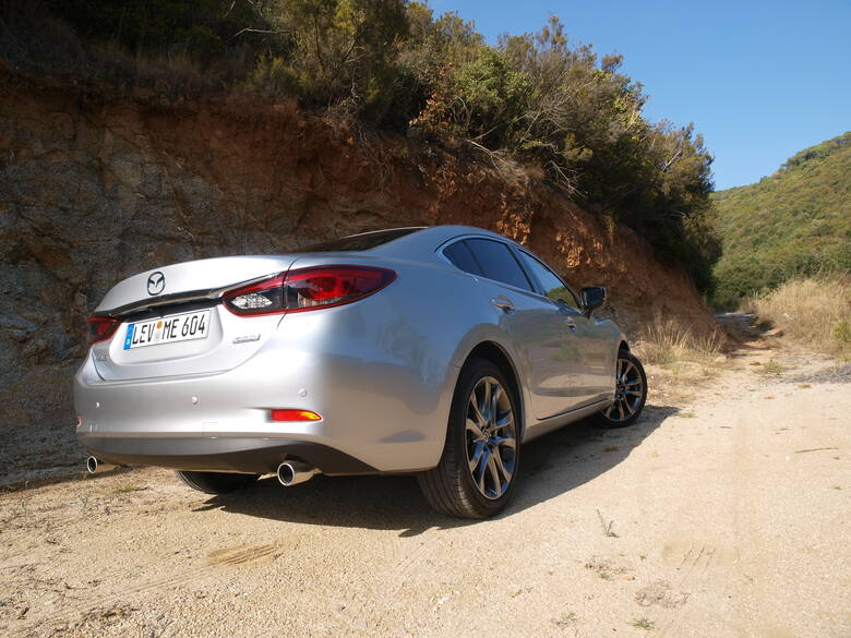 Mazda 6 W gamie silników są trzy benzynowe: 2-litrowy o mocy 145 i 165 KM oraz 2,5-litrowy, 192-konny, a także dwa diesle 2,2 l o mocy 150 lub 170 KM.