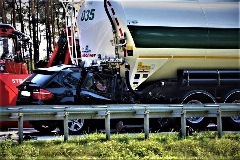 Autostrada A2 Śmiertelny wypadek BMW uderzyło w