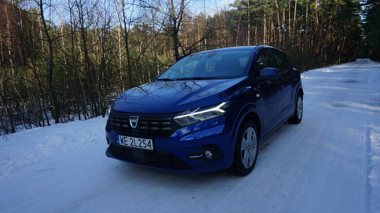 Dacia Sandero Stepway Dacia Sandero zadebiutowała na polskim rynku już z trzecią generacją. Poza klasycznym hatchbackiem, klienci będą mogli od razu