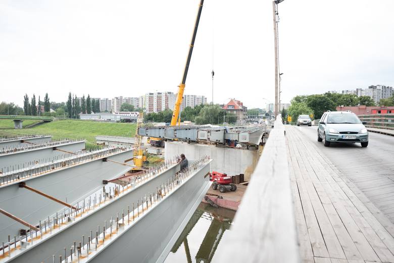 Budowa mostu na ulicy Niemodlińskiej w Opolu. 
