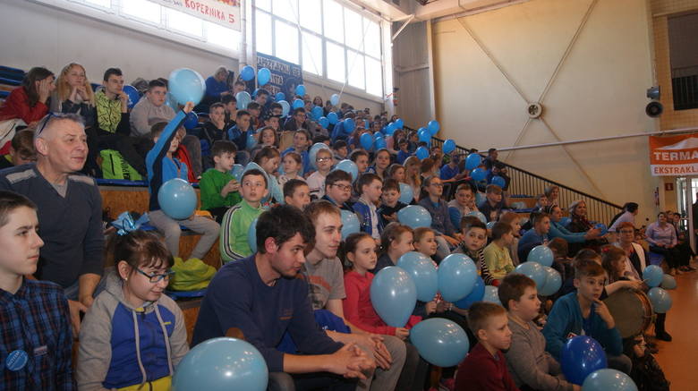 Światowy Dzień Świadomości Autyzmu na sportowo w OSiR w Skierniewicach