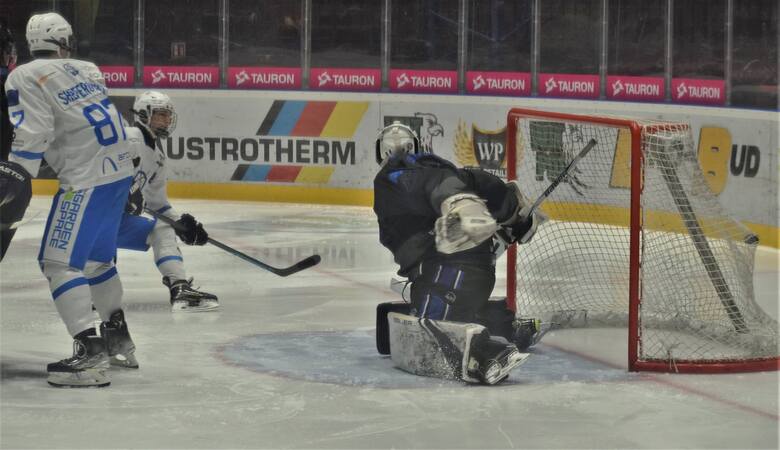 Drugi mecz ćwierćfinału play-off EUHL: Sabers Oświęcim - Uniza Żilina 5:6 po dogrywce.