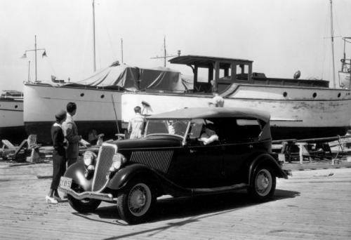 Fot. Ford: Ford z rocznika 1934. Silnik V8 i zgrabna sylwetka zaskarbiły mu sympatię policji, gangsterów i fanów hot-rodów