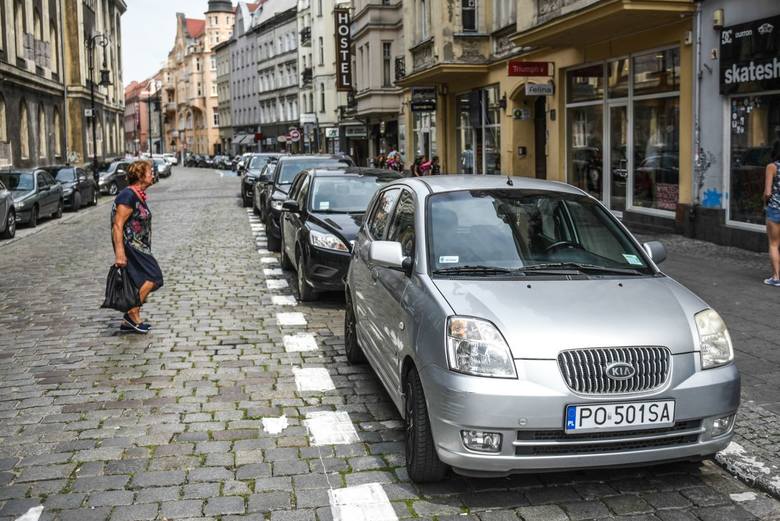 Tylko w latach 2016-2017 w rejonie Starego Rynku zlikwidowano prawie 200 miejsc parkingowych