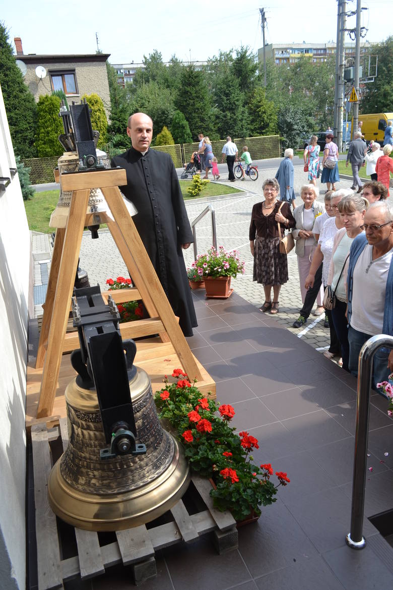 Rybnik: Nowa parafia Matki Boskiej Częstochowskiej w Rybniku ma już dzwony